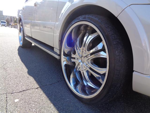 リンカーンナビゲーター ベースグレード　１ナンバー登録／後期モデル／社外２６インチアルミ／ベージュ革シート／サンルーフ／電動サイドステップ／バネサス交換済み／パワーバックドア／メモリーナビ／フルセグ／バックカメラ／Ｂｌｕｅｔｏｏｔｈ／４ＷＤ（23枚目）