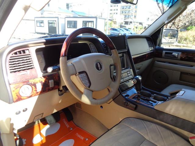 リンカーンナビゲーター ベースグレード　１ナンバー登録／後期モデル／社外２６インチアルミ／ベージュ革シート／サンルーフ／電動サイドステップ／バネサス交換済み／パワーバックドア／メモリーナビ／フルセグ／バックカメラ／Ｂｌｕｅｔｏｏｔｈ／４ＷＤ（27枚目）