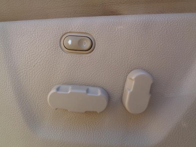 リンカーンナビゲーター ベースグレード　１ナンバー登録／後期モデル／社外２６インチアルミ／ベージュ革シート／サンルーフ／電動サイドステップ／バネサス交換済み／パワーバックドア／メモリーナビ／フルセグ／バックカメラ／Ｂｌｕｅｔｏｏｔｈ／４ＷＤ（30枚目）