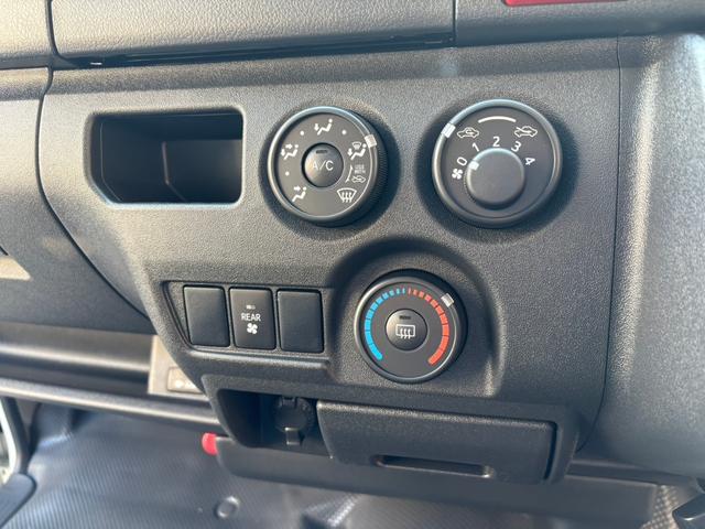 ハイエースバン ロングDX 登録済未使用車 パノラミックビューモニター デジタルインナーミラー LEDヘッドライト リアクーラー リアヒーター AC100V イージークローザー キーレス(28枚目)
