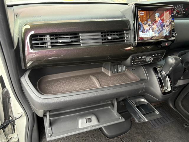 N-BOXカスタム G・Lターボホンダセンシング 禁煙 1オーナ 整備記録 10インチプレミアムインターナビ Bカメラ ナビ連動ドライブレコーダー DVDBT対応 ETC シートヒーター 両側パワースライド LEDヘッドライト スマートキー(33枚目)
