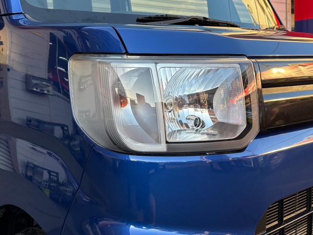 ヘッドライト。。。黄ばみは無く、綺麗な状態でです♪