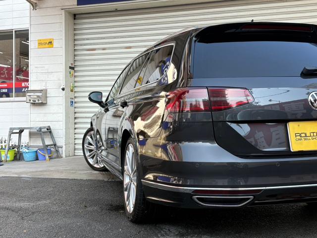 パサートヴァリアント ２．０ＴＳＩ　Ｒライン　２．０ＴＳＩ　Ｒライン（５名）禁煙　ナビＢカメラ　ドラレコ　レザー　パワーシート　Ｐバックドア　１９インチＡＷ　ＬＥＤヘッドライト　スマートキー　２０１８ｙモデル（12枚目）