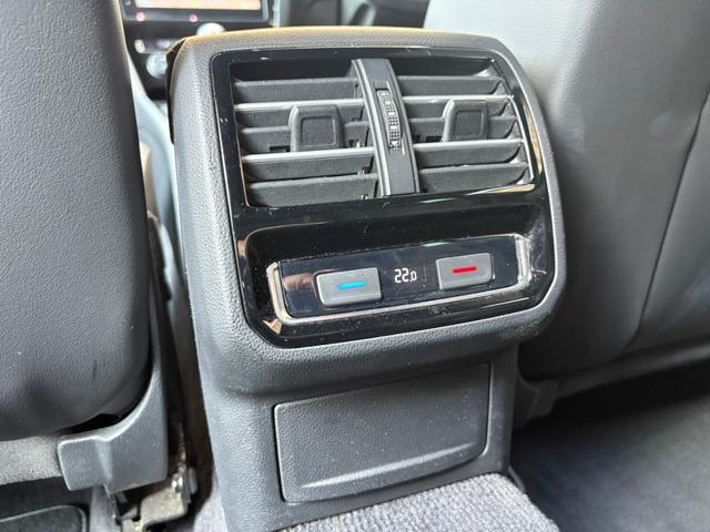 パサートヴァリアント ２．０ＴＳＩ　Ｒライン　２．０ＴＳＩ　Ｒライン（５名）禁煙　ナビＢカメラ　ドラレコ　レザー　パワーシート　Ｐバックドア　１９インチＡＷ　ＬＥＤヘッドライト　スマートキー　２０１８ｙモデル（20枚目）