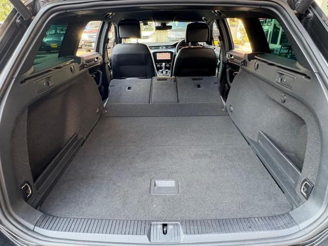 パサートヴァリアント ２．０ＴＳＩ　Ｒライン　２．０ＴＳＩ　Ｒライン（５名）禁煙　ナビＢカメラ　ドラレコ　レザー　パワーシート　Ｐバックドア　１９インチＡＷ　ＬＥＤヘッドライト　スマートキー　２０１８ｙモデル（40枚目）