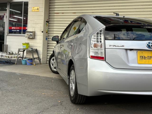 プリウス Ｇ　サンルーフ　ナビ　Ｂカメラ　ＥＴＣ　クルーズコントロール　スマートキー　Ｄ整備記録　禁煙車（10枚目）