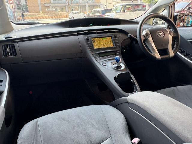 プリウス Ｇ　サンルーフ　ナビ　Ｂカメラ　ＥＴＣ　クルーズコントロール　スマートキー　Ｄ整備記録　禁煙車（12枚目）