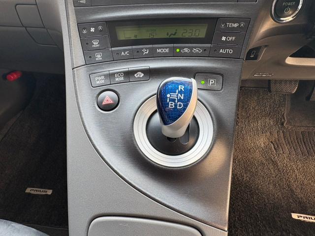 プリウス Ｇ　サンルーフ　ナビ　Ｂカメラ　ＥＴＣ　クルーズコントロール　スマートキー　Ｄ整備記録　禁煙車（27枚目）