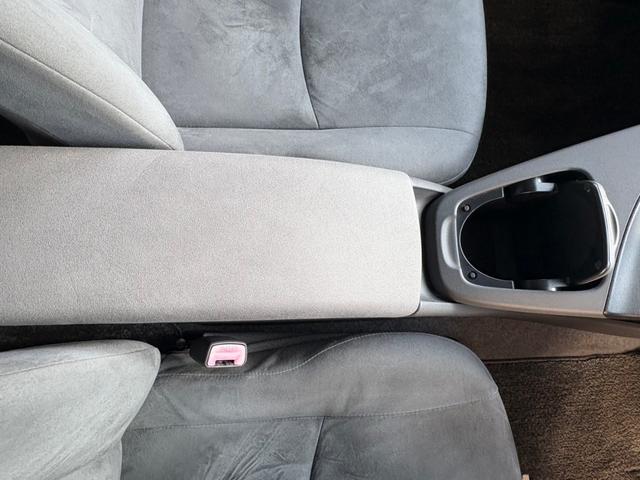 プリウス Ｇ　サンルーフ　ナビ　Ｂカメラ　ＥＴＣ　クルーズコントロール　スマートキー　Ｄ整備記録　禁煙車（29枚目）