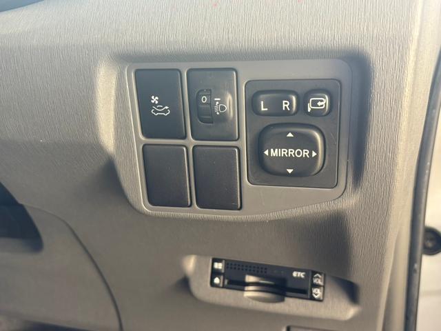 プリウス Ｇ　サンルーフ　ナビ　Ｂカメラ　ＥＴＣ　クルーズコントロール　スマートキー　Ｄ整備記録　禁煙車（30枚目）