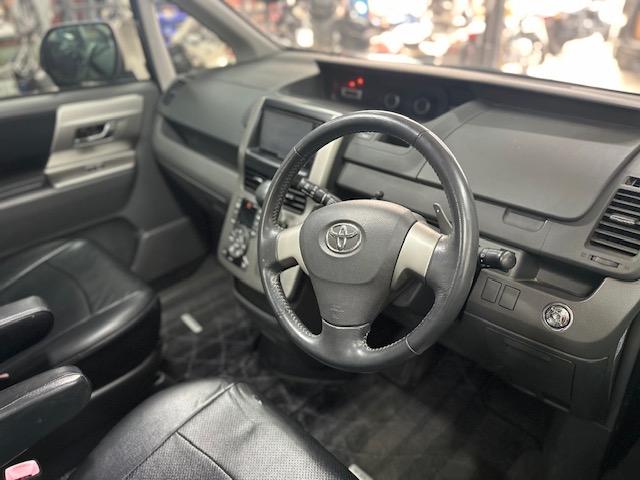 ヴォクシー ZS 煌 /TV/アルパインフリップダウン/ETC/ダウンサス/ドラレコ/Bカメラ/Bluetooth/両側電動スライドドア/メッキミラー/LEDルームランプ/シートカバー/純正アルミ/ウィンカーミラー(16枚目)