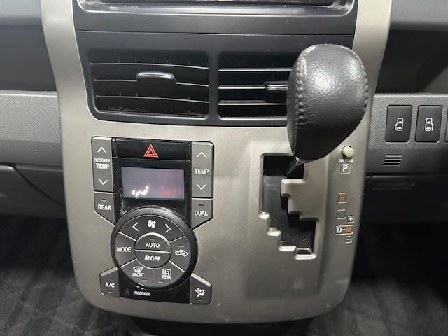 ヴォクシー ZS 煌 /TV/アルパインフリップダウン/ETC/ダウンサス/ドラレコ/Bカメラ/Bluetooth/両側電動スライドドア/メッキミラー/LEDルームランプ/シートカバー/純正アルミ/ウィンカーミラー(24枚目)