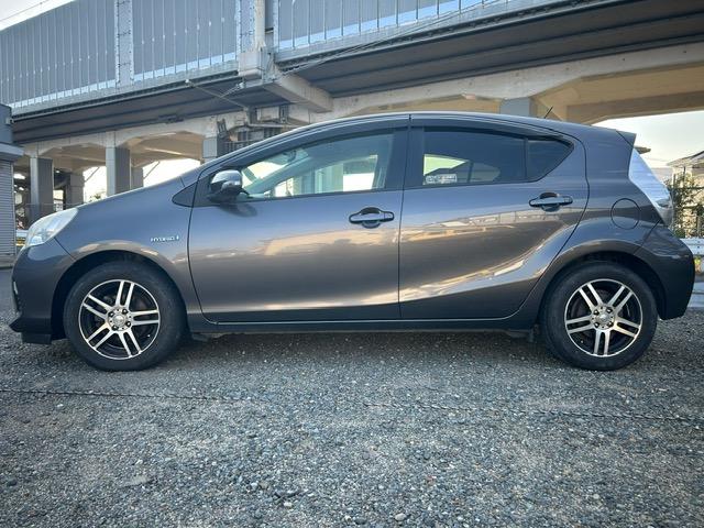 アクア S /ISOFIX/ABS/オートライト/EVモード/エコモード/ETC/社外アルミ/プッシュスタート/ワンセグ/オートエアコン/ CVT/パワーウインドウ/UVカットガラス/プライバシーガラス(3枚目)