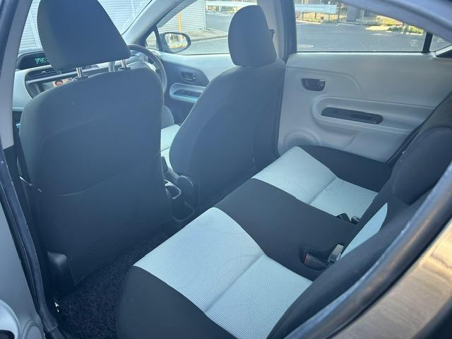 アクア S /ISOFIX/ABS/オートライト/EVモード/エコモード/ETC/社外アルミ/プッシュスタート/ワンセグ/オートエアコン/ CVT/パワーウインドウ/UVカットガラス/プライバシーガラス(11枚目)