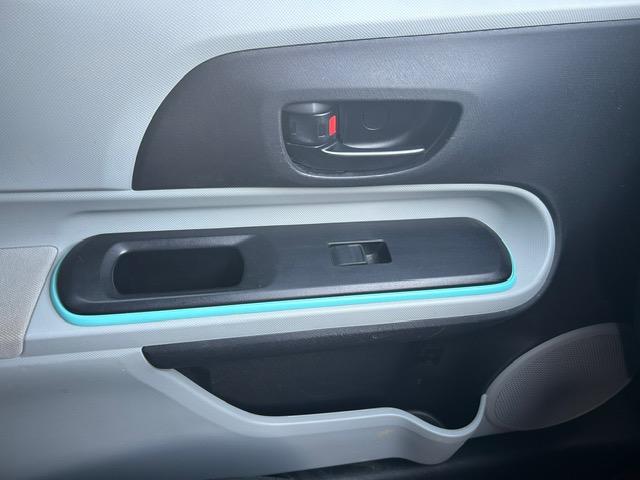 アクア S /ISOFIX/ABS/オートライト/EVモード/エコモード/ETC/社外アルミ/プッシュスタート/ワンセグ/オートエアコン/ CVT/パワーウインドウ/UVカットガラス/プライバシーガラス(23枚目)