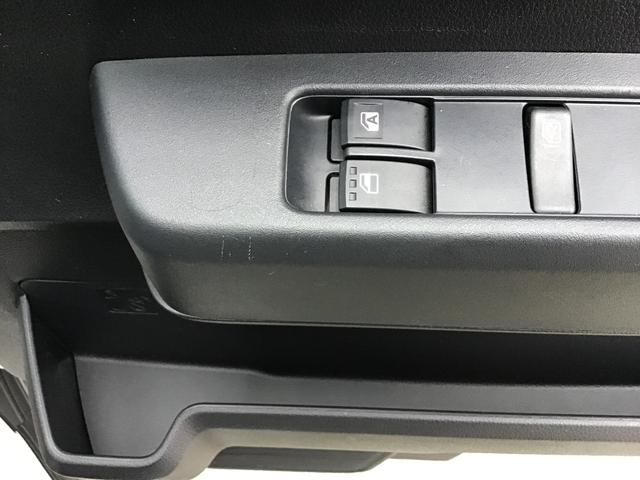 ハイゼットカーゴ ＤＸ　踏み間違い防止　Ｗエアバック　セキュリティアラーム　ワンオーナ　キーフリーシステム　エコアイドル　車線逸脱警報　切替４ＷＤ　オートハイビーム　オートライト　運転席エアバッグ　ＡＢＳ（18枚目）