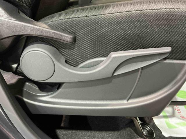 タント ファンクロス パーキングセンサー 衝突軽減システム 両側オートドア シートヒータ オートLED レーンキープアシスト LEDヘットライト キーレスエントリー スマートキ- オートライト ベンチシート(42枚目)