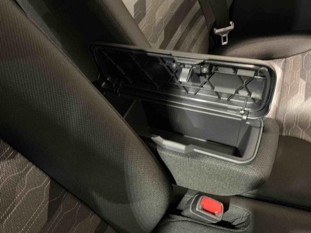 タント ファンクロス パーキングセンサー 衝突軽減システム 両側オートドア シートヒータ オートLED レーンキープアシスト LEDヘットライト キーレスエントリー スマートキ- オートライト ベンチシート(43枚目)