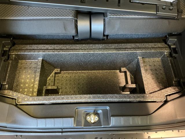 タント ファンクロス パーキングセンサー 衝突軽減システム 両側オートドア シートヒータ オートLED レーンキープアシスト LEDヘットライト キーレスエントリー スマートキ- オートライト ベンチシート(28枚目)