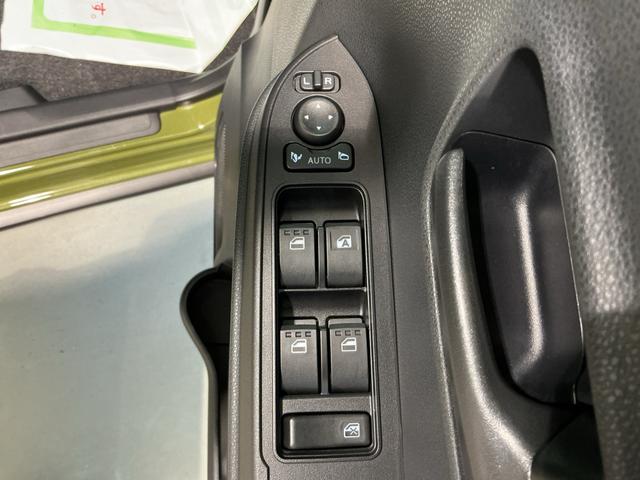 タント ファンクロス パーキングセンサー 衝突軽減システム 両側オートドア シートヒータ オートLED レーンキープアシスト LEDヘットライト キーレスエントリー スマートキ- オートライト ベンチシート(30枚目)