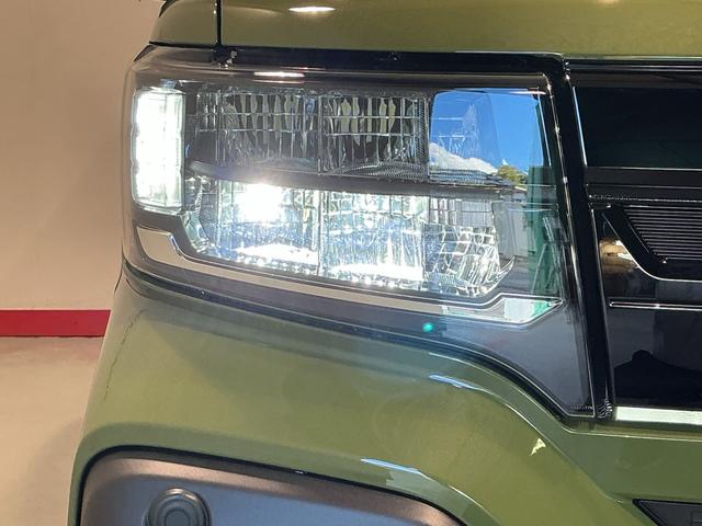 タント ファンクロス パーキングセンサー 衝突軽減システム 両側オートドア シートヒータ オートLED レーンキープアシスト LEDヘットライト キーレスエントリー スマートキ- オートライト ベンチシート(43枚目)