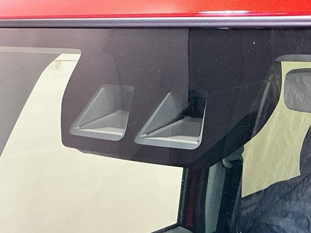 タント ファンクロス パーキングセンサー 衝突軽減システム 両側オートドア シートヒータ オートLED レーンキープアシスト LEDヘットライト キーレスエントリー スマートキ- オートライト ベンチシート(43枚目)