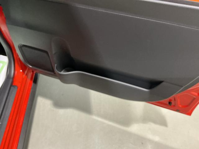 タント ファンクロス パーキングセンサー 衝突軽減システム 両側オートドア シートヒータ オートLED レーンキープアシスト LEDヘットライト キーレスエントリー スマートキ- オートライト ベンチシート(44枚目)