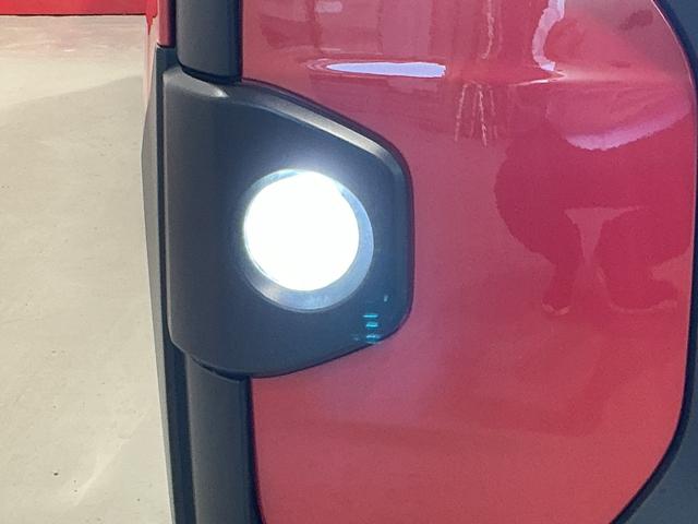 タント ファンクロス パーキングセンサー 衝突軽減システム 両側オートドア シートヒータ オートLED レーンキープアシスト LEDヘットライト キーレスエントリー スマートキ- オートライト ベンチシート(46枚目)