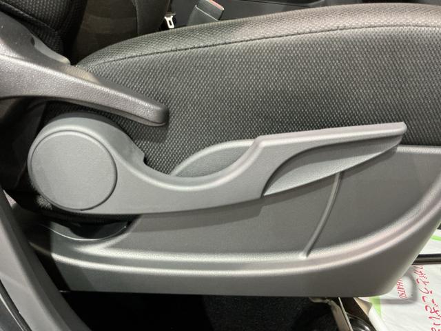 タント ファンクロス パーキングセンサー 衝突軽減システム 両側オートドア シートヒータ オートLED レーンキープアシスト LEDヘットライト キーレスエントリー スマートキ- オートライト ベンチシート(14枚目)