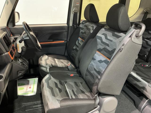 タント ファンクロス パーキングセンサー 衝突軽減システム 両側オートドア シートヒータ オートLED レーンキープアシスト LEDヘットライト キーレスエントリー スマートキ- オートライト ベンチシート(15枚目)