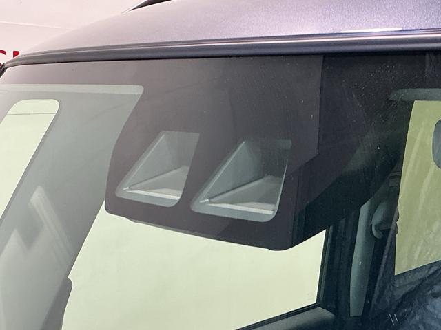 タント ファンクロス パーキングセンサー 衝突軽減システム 両側オートドア シートヒータ オートLED レーンキープアシスト LEDヘットライト キーレスエントリー スマートキ- オートライト ベンチシート(44枚目)