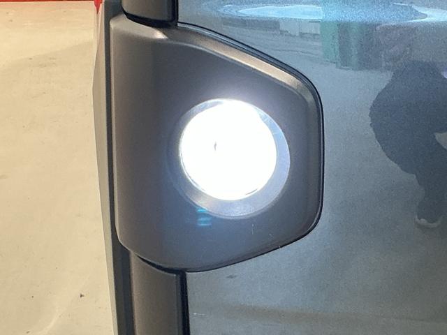 タント ファンクロス パーキングセンサー 衝突軽減システム 両側オートドア シートヒータ オートLED レーンキープアシスト LEDヘットライト キーレスエントリー スマートキ- オートライト ベンチシート(46枚目)