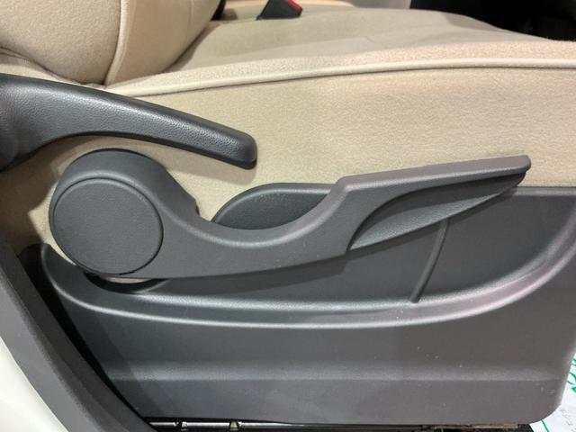 ムーヴキャンバス ＧメイクアップＶＳ　ＳＡＩＩＩ　踏み間違え防止　横滑り防止機能　パノラミックビューモニター　ＥＴＣ車載器　衝突安全ボディ　電動格納ミラー　ＬＥＤライト　キーフリーシステム　ドライブレコーダー　メモリーナビ　ナビＴＶ　ベンチシート（16枚目）