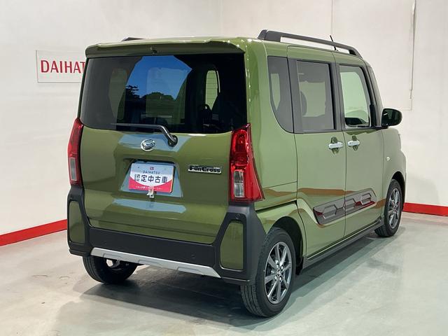 タント ファンクロス パーキングセンサー 衝突軽減システム 両側オートドア シートヒータ オートLED レーンキープアシスト LEDヘットライト キーレスエントリー スマートキ- オートライト ベンチシート(7枚目)