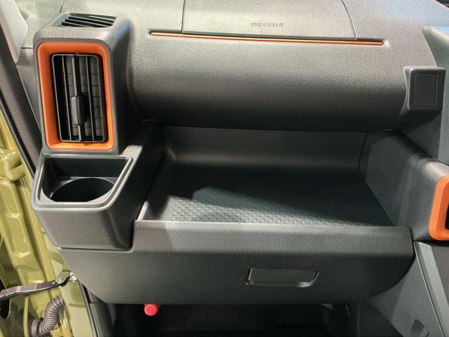 タント ファンクロス パーキングセンサー 衝突軽減システム 両側オートドア シートヒータ オートLED レーンキープアシスト LEDヘットライト キーレスエントリー スマートキ- オートライト ベンチシート(28枚目)