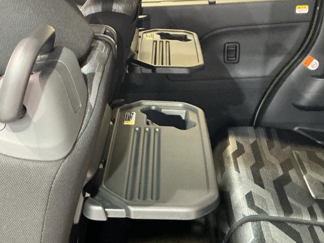 タント ファンクロス パーキングセンサー 衝突軽減システム 両側オートドア シートヒータ オートLED レーンキープアシスト LEDヘットライト キーレスエントリー スマートキ- オートライト ベンチシート(31枚目)