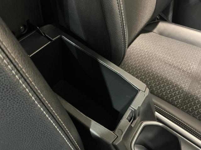 ロッキー プレミアムＧ　ＨＥＶ　バックカメラ付き　電動格納式ドアミラー　追従式クルーズコントロール　衝突被害軽減　盗難防止　衝突安全ボディ　アルミホイル　ＬＥＤライト　ＥＴＣ付　オートＬＥＤ　Ｓヒーター　ＴＶ（23枚目）