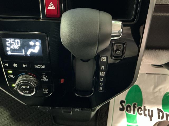 快適にお乗りいただくために、外装を美しく仕上げるだけでなく、内装も細部にいたるまで徹底した清掃・洗浄を実施。美しく・清潔な室内空間を実現しております。