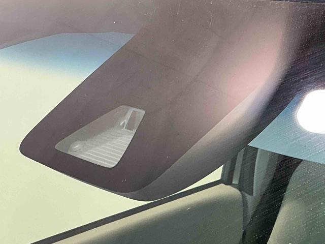 ムーヴ Ｘ　ＳＡＩＩ　衝突被害軽減Ｂ　盗難防止　ナビＴＶ　レーンキープアシスト　電動格納ミラー　横滑り防止装置　助手席エアバッグ　ベンチシート　キーレス　衝突安全ボディ　スマキー　ＡＢＳ　アルミホイール　運転席エアバッグ（8枚目）