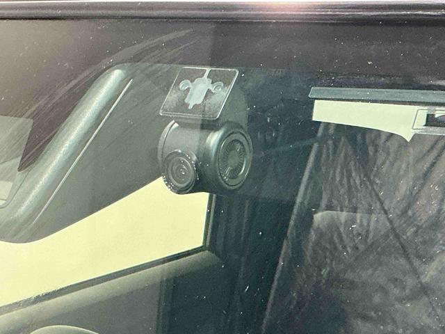 タフト Ｇターボ　ダーククロムベンチャー　車線逸脱警報装置　衝突回避支援ブレーキ　シートヒータ　電動格納ドアミラー　安全ボディ　ＬＥＤ　ムーンルーフ　Ａストップ　オートマチックハイビーム　ターボ車　ＥＴＣ車載器　セキュリティ　記録簿　ＴＶ（4枚目）