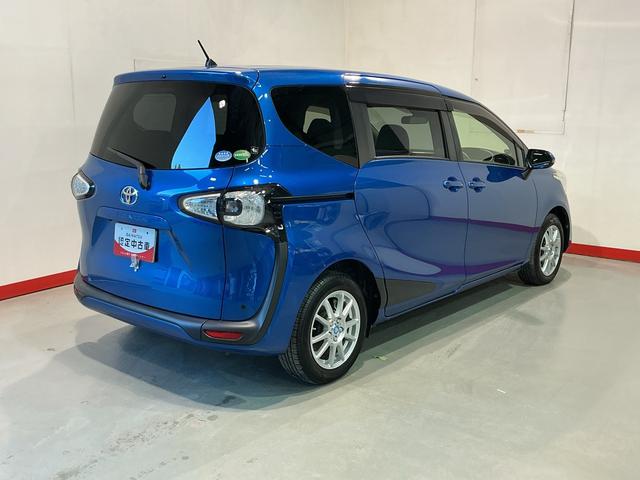 シエンタ Ｇ　ナビ・ＴＶ　スマートキープッシュスタート　電動格納式ドアミラー　アイドリングＳ　リアカメラ　　衝突安全ボディ　ＥＴＣ　運転席エアバック　キーフリーシステム　ＡＢＳ　社外アルミホイール（2枚目）