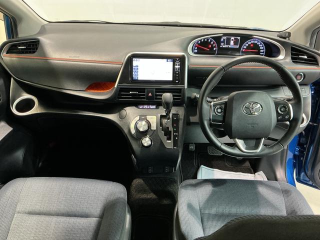 シエンタ Ｇ　ナビ・ＴＶ　スマートキープッシュスタート　電動格納式ドアミラー　アイドリングＳ　リアカメラ　　衝突安全ボディ　ＥＴＣ　運転席エアバック　キーフリーシステム　ＡＢＳ　社外アルミホイール（9枚目）