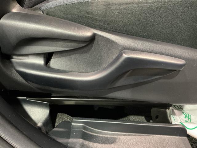 シエンタ Ｇ　ナビ・ＴＶ　スマートキープッシュスタート　電動格納式ドアミラー　アイドリングＳ　リアカメラ　　衝突安全ボディ　ＥＴＣ　運転席エアバック　キーフリーシステム　ＡＢＳ　社外アルミホイール（11枚目）