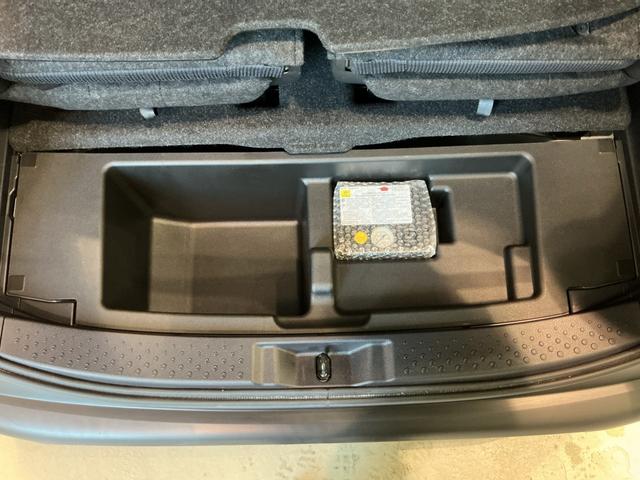 シエンタ Ｇ　ナビ・ＴＶ　スマートキープッシュスタート　電動格納式ドアミラー　アイドリングＳ　リアカメラ　　衝突安全ボディ　ＥＴＣ　運転席エアバック　キーフリーシステム　ＡＢＳ　社外アルミホイール（18枚目）