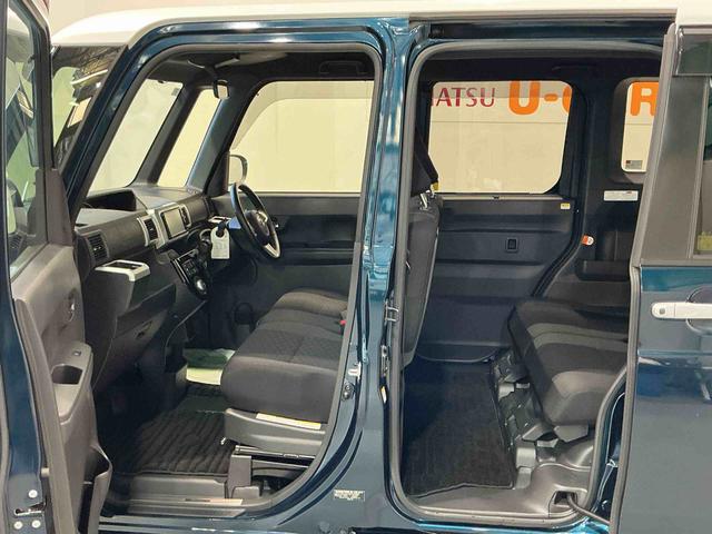 インナートリム、ダッシュボードの艶出し、内窓の拭き上げ等を行い、品質基準を満たしているか仕上がりのチェックを実施します。