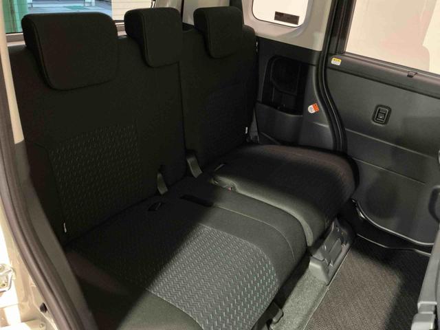 専用のエンジンクリーナーで全体に噴霧し汚れを浮かします。ボンネット裏などの汚れを中心にブラシがけを行い、洗浄しエアブローで仕上げております。