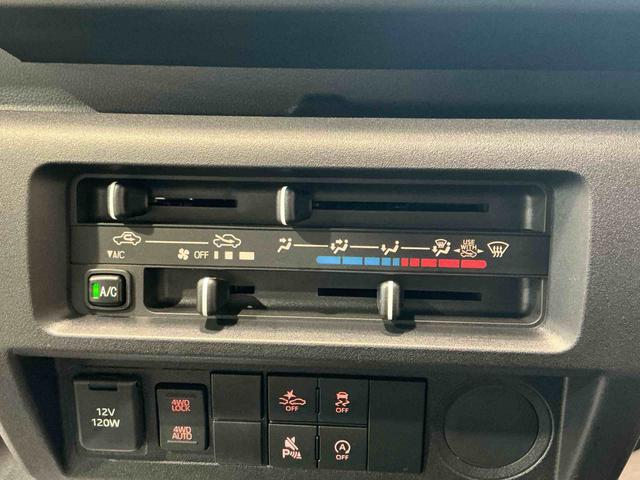 ハイゼットトラック ジャンボスタンダード 切り替え4WD 衝突軽減システム エアバック 車線逸脱警報 デュアルエアバック 横滑り防止装置 コーナーセンサー アイドリングストップ オートマチックハイビーム エアコン オートライト(14枚目)