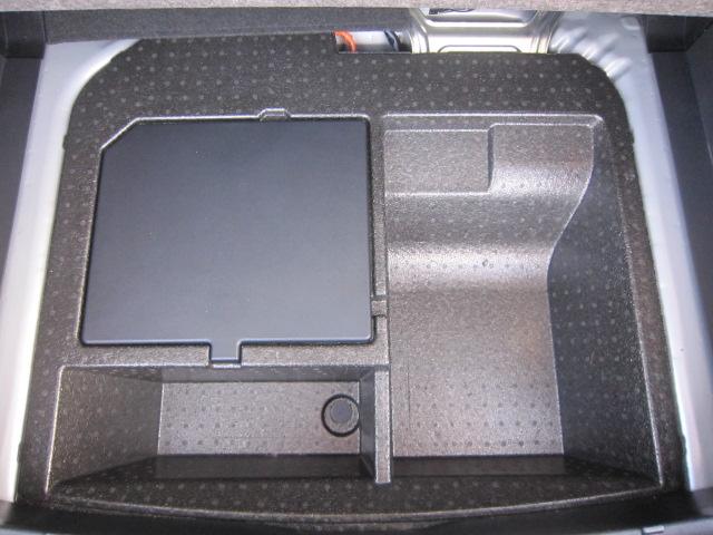 ロッキー プレミアムＧ　ＨＥＶ　衝突被害軽減　盗難防止　追従式クルーズコントロール　電動格納式ドアミラー　ドライブレコーダー　ＥＴＣ車載器　ＬＥＤライト　運転席助手席シートヒーター　　パノラマモニター　ナビゲーションシステム（17枚目）