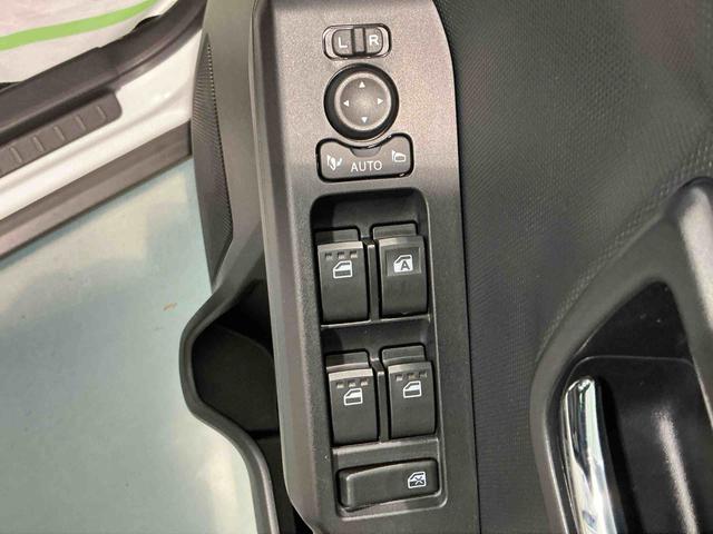 タフト G ダーククロムベンチャー コーナーソナー オートマチックハイビーム LEDライト レーンキープアシスト アイドリングS 電格ミラー キーフリー アルミ スマートキー 衝突安全ボディ ガラスルーフ オートライト(21枚目)