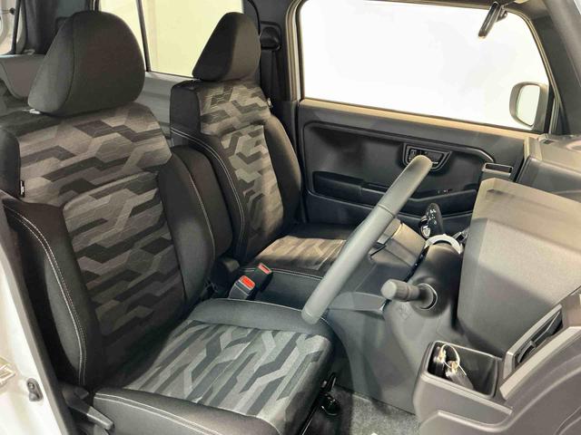 タフト G ダーククロムベンチャー コーナーソナー オートマチックハイビーム LEDライト レーンキープアシスト アイドリングS 電格ミラー キーフリー アルミ スマートキー 衝突安全ボディ ガラスルーフ オートライト(45枚目)